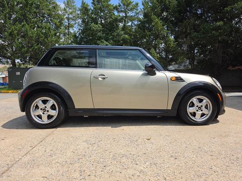 Used 2011 MINI Cooper Hardtop FWD image 2