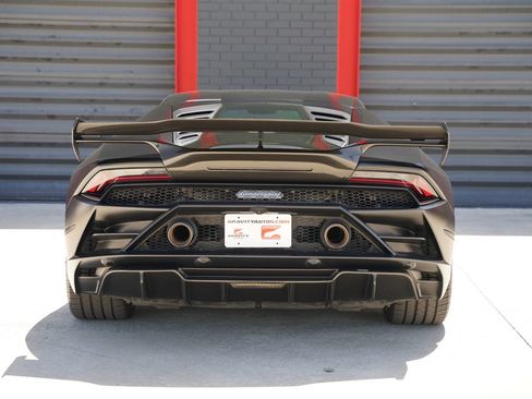 Used 2021 Lamborghini Huracan EVO RWD image 17