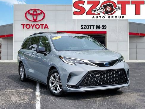 Used 2023 Toyota Sienna XSE w/ XSE Plus Package AWD/4WD image 1
