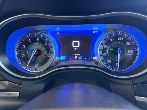 Used 2019 Chrysler 300 Limited RWD image 18