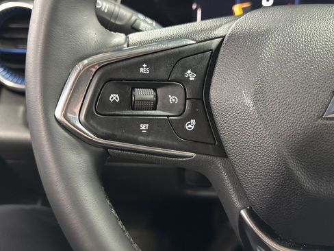 Used 2025 Chevrolet Trax LT w/ LT Convenience Package image 19