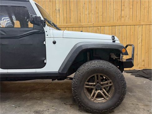 Used 2012 Jeep Wrangler Unlimited Sport w/ Connectivity Group AWD/4WD image 4