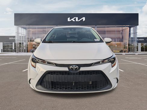 Used 2021 Toyota Corolla LE image 7