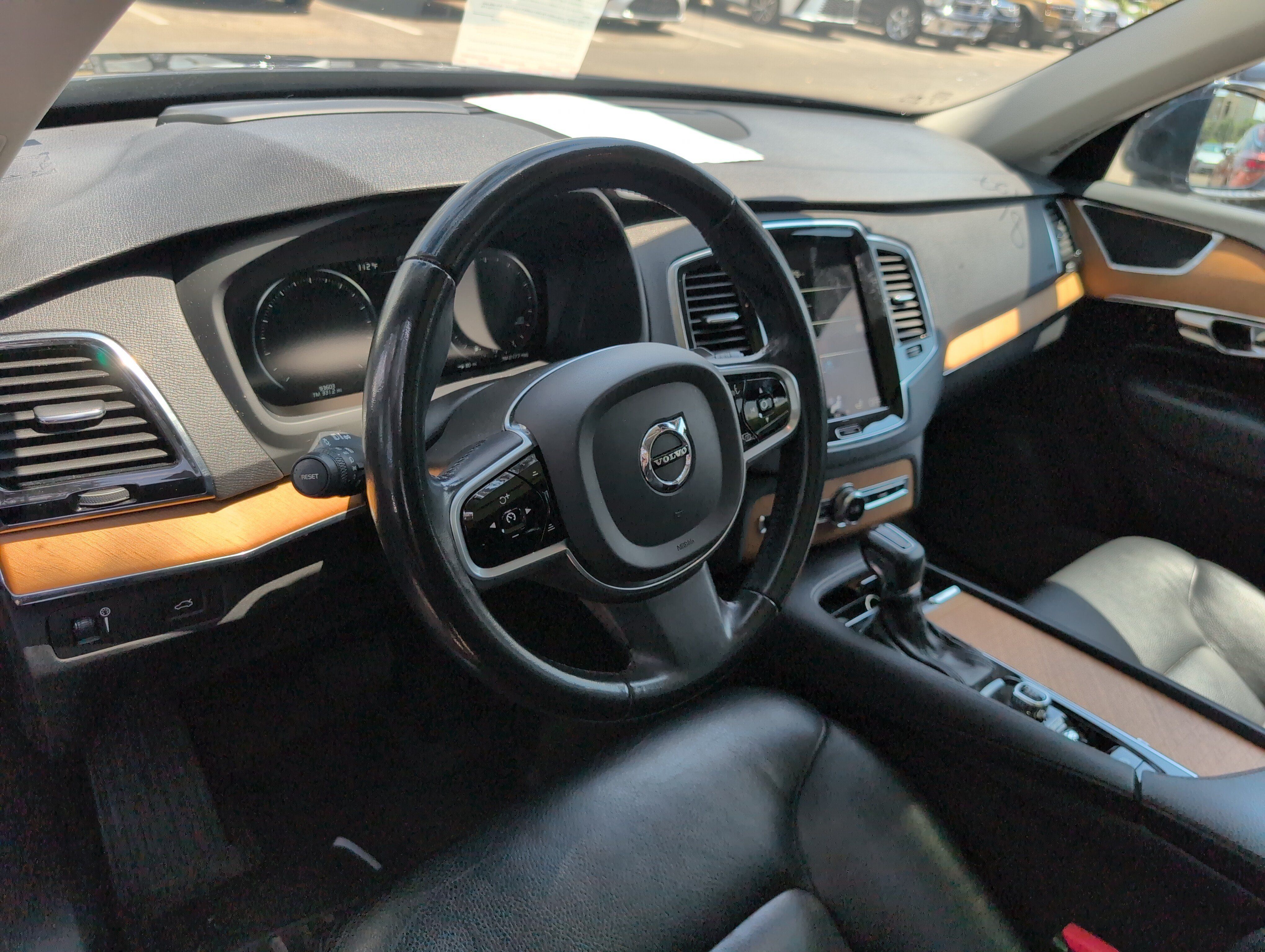 Used 2021 Volvo XC90 T6 Momentum w/ Advanced Package AWD/4WD image 6