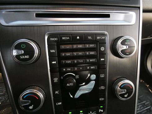 Used 2016 Volvo XC60 T6 Platinum image 54