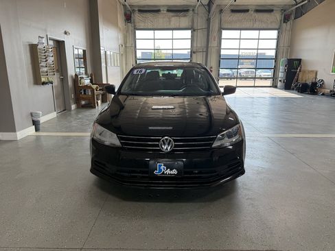 Used 2016 Volkswagen Jetta SE FWD image 3