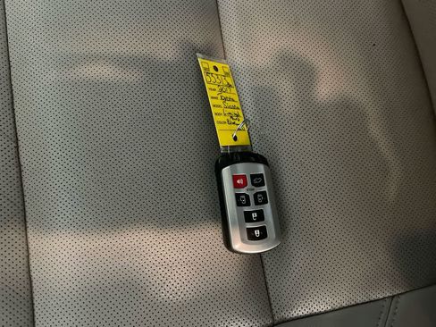 Used 2017 Toyota Sienna Limited Premium image 28