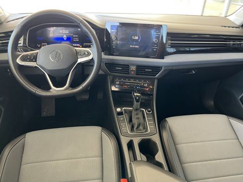 Used 2025 Volkswagen Jetta SE image 11