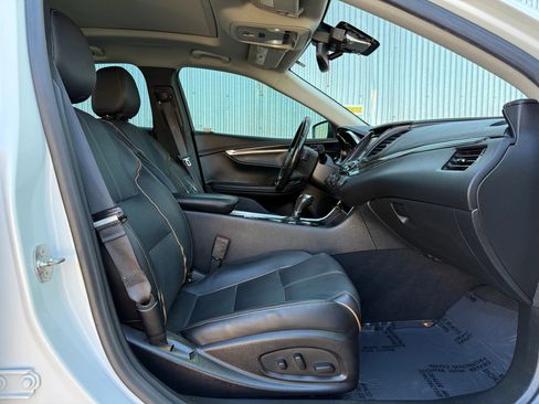 Used 2016 Chevrolet Impala LTZ w/ Enhanced Convenience Package image 22