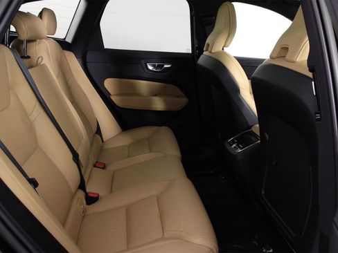 Certified 2023 Volvo XC60 B6 Ultimate w/ Protection Package Premier image 30