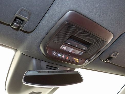 Used 2025 Chevrolet Equinox EV RS image 24