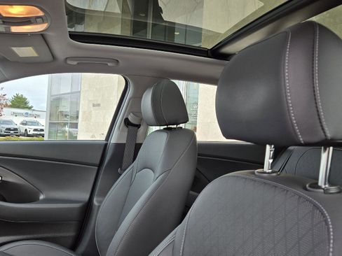 Used 2020 Hyundai Elantra GT w/ Style Package 02 image 6