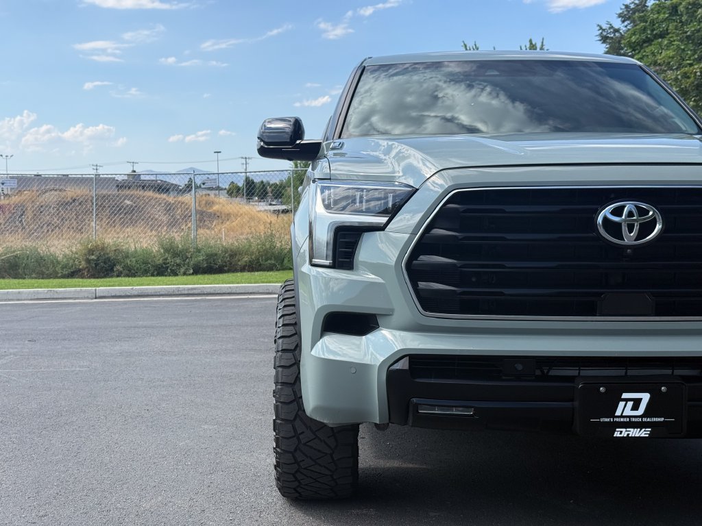 Used 2025 Toyota Sequoia Limited w/ Tow Technology Package AWD/4WD image 4