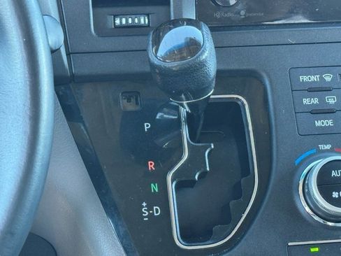 Used 2015 Toyota Sienna XLE image 23