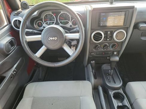 Used 2009 Jeep Wrangler Unlimited Sahara w/ Dual Top Group AWD/4WD image 9