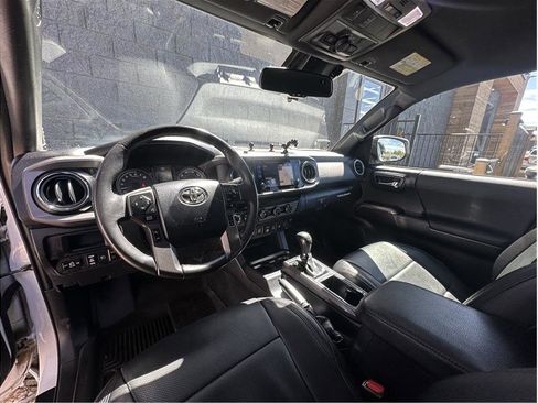 Used 2018 Toyota Tacoma TRD Off-Road w/ Technology Package image 14