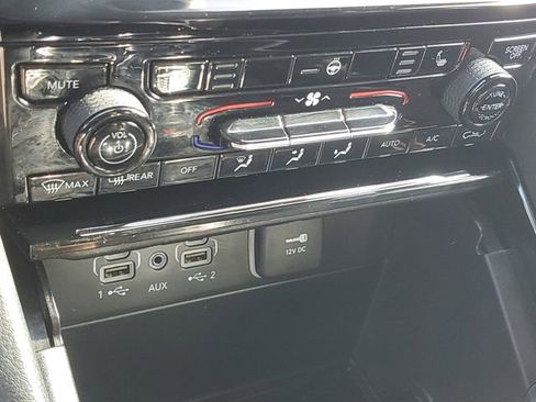 Used 2023 Jeep Grand Cherokee L Limited AWD/4WD image 30