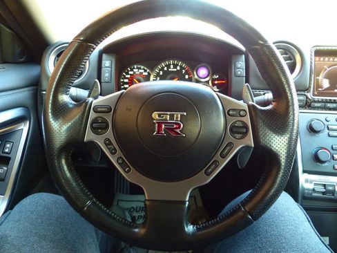 Used 2010 Nissan GT-R Premium image 35
