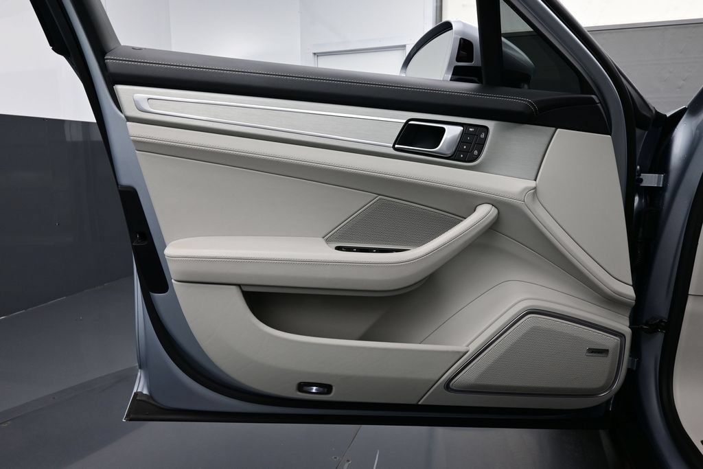 Certified 2023 Porsche Panamera AWD/4WD image 7
