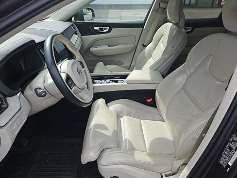 Used 2018 Volvo XC60 T6 Inscription w/ Luxury Seat Package image 4