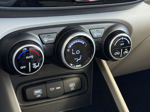 Used 2025 Hyundai Venue SEL FWD image 19