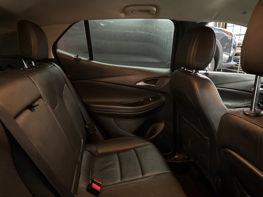 Used 2022 Buick Encore GX Essence FWD image 11