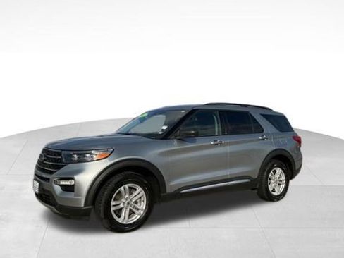 Used 2024 Ford Explorer XLT w/ Equipment Group 202A image 2