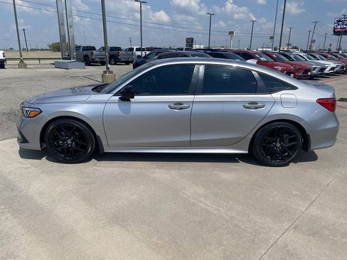 Used 2023 Honda Civic Sport image 2