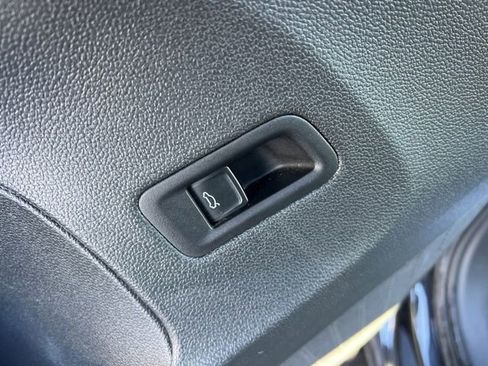 Used 2024 Volkswagen Atlas Cross Sport SE image 25