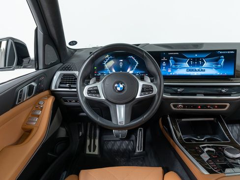 Certified 2024 BMW X7 xDrive40i w/ M Sport Package image 17