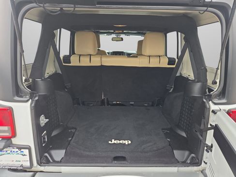 Used 2017 Jeep Wrangler Unlimited Sahara w/ Connectivity Group image 25