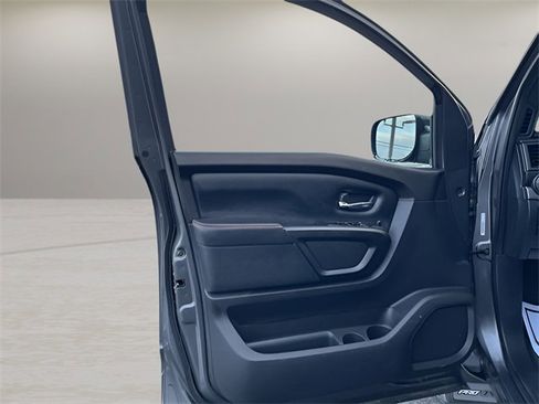 Used 2021 Nissan Titan PRO-4X image 9