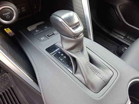 Used 2023 Toyota Venza Nightshade image 18