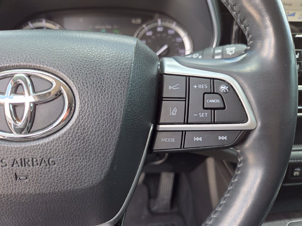 Certified 2022 Toyota Highlander Platinum FWD image 33
