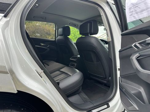 Used 2024 Audi Q8 e-tron Premium Plus w/ Premium Plus Package image 34