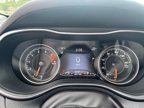 Used 2019 Jeep Cherokee Limited w/ Luxury Group AWD/4WD image 12