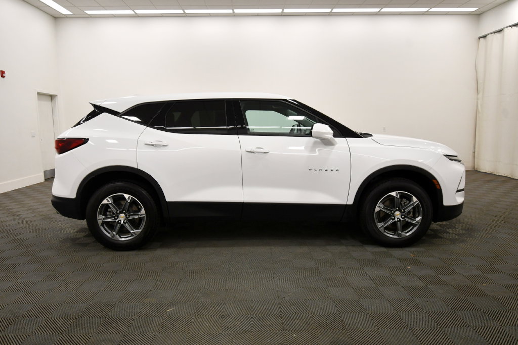 Used 2025 Chevrolet Blazer LT AWD/4WD image 9