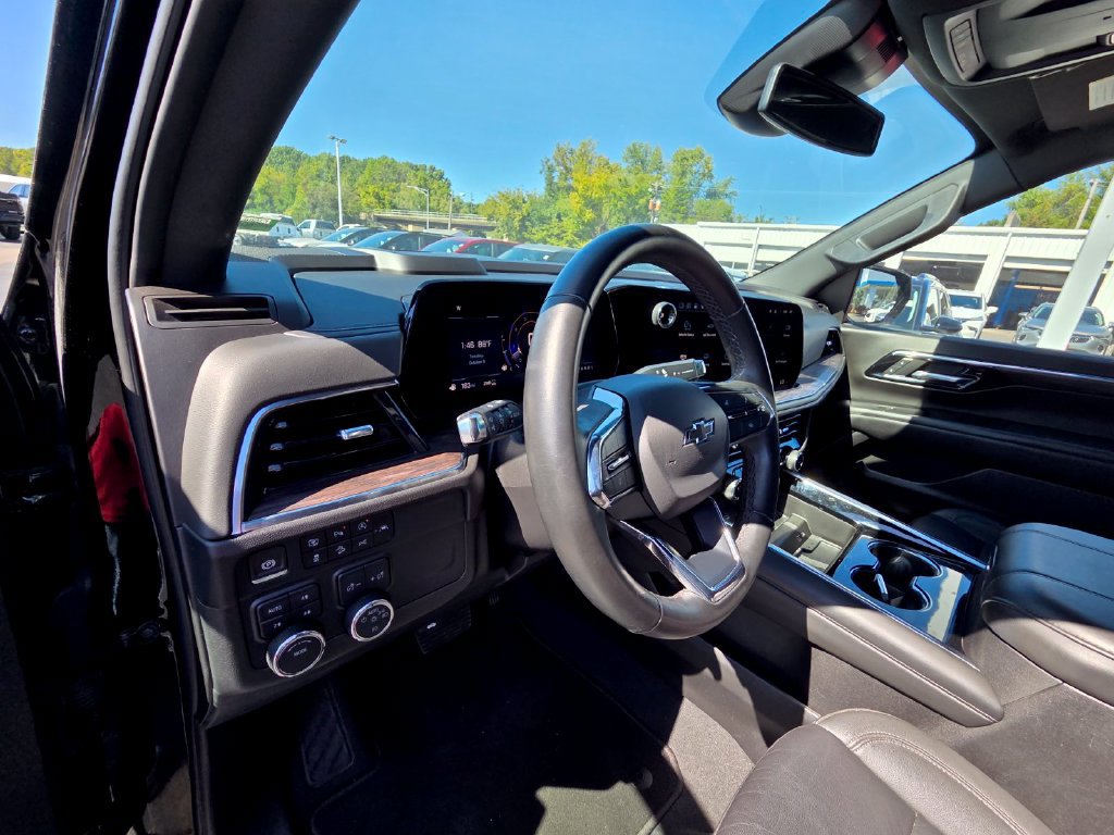 Used 2025 Chevrolet Tahoe Z71 AWD/4WD image 14