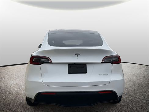 Used 2023 Tesla Model Y Long Range image 4