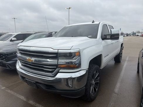 Used 2018 Chevrolet Silverado 1500 LT w/ Max Trailering Package image 3
