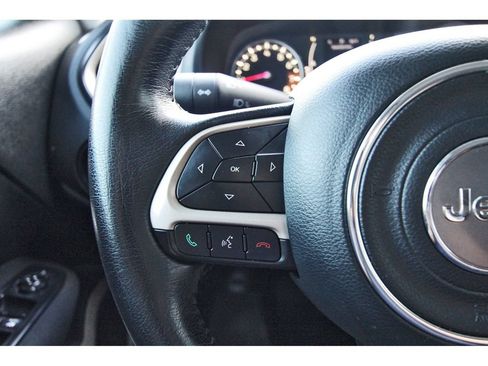 Used 2015 Jeep Renegade Latitude AWD/4WD image 19
