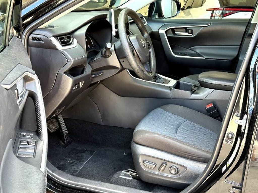 Certified 2025 Toyota RAV4 XLE AWD/4WD image 10