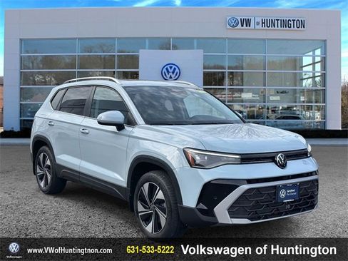 Certified 2025 Volkswagen Taos SE w/ Panoramic Sunroof Package image 1