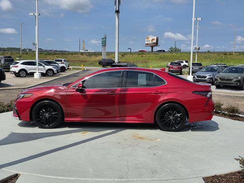 Used 2022 Toyota Camry XSE FWD image 6