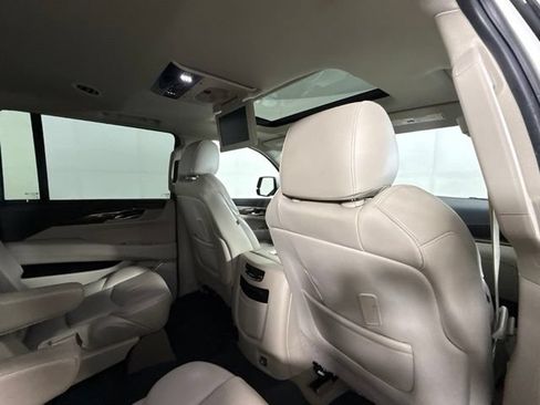 Used 2020 Cadillac Escalade ESV Premium Luxury AWD/4WD image 26
