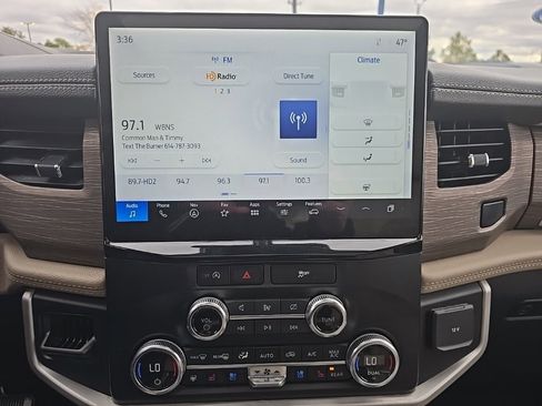 Used 2023 Ford Expedition Limited image 7