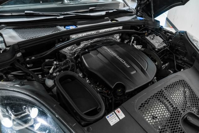 Used 2020 Porsche Macan AWD/4WD image 48