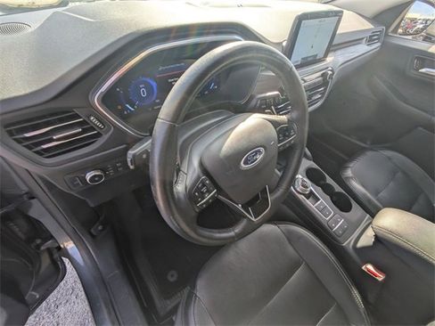 Used 2020 Ford Escape Titanium image 13