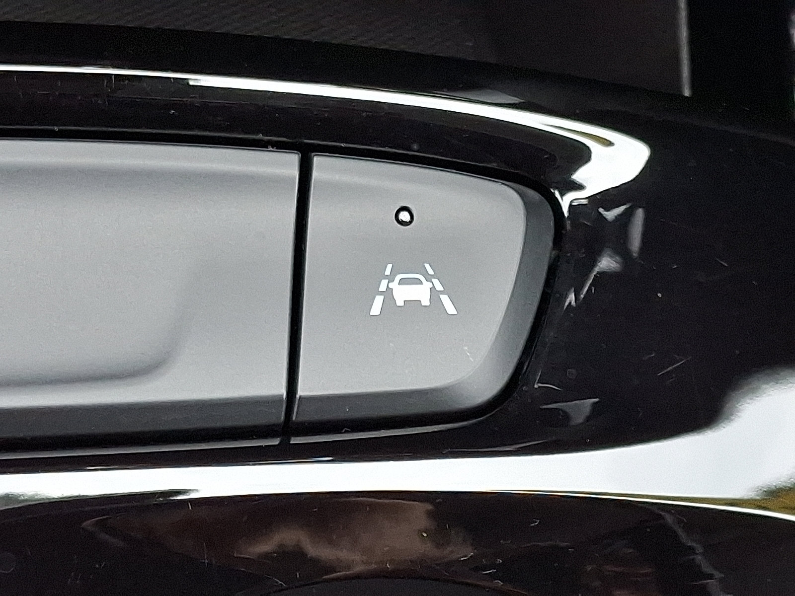 Used 2024 Chevrolet Trax LT w/ Driver Confidence Package FWD image 25