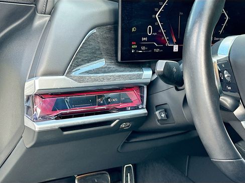 Used 2024 BMW 760i xDrive image 10